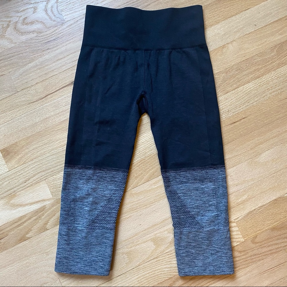 Lululemon Seamlessly Cropped Leggings size 4